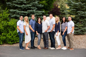 Sibling photo with parents standing