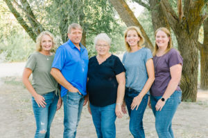 Siblings and mom family photo
