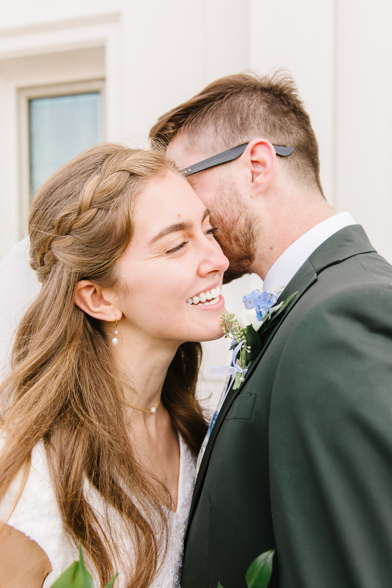 Utah Temple Photographer | Utah Wedding PhotographerLDS temple weddings l Wedding inspiration l Wedding bouquets l Wedding rings l Wedding day l Brigham City Temple l Wedding reception inspiration l What to wear on your wedding day l Leianne Phillips Photography