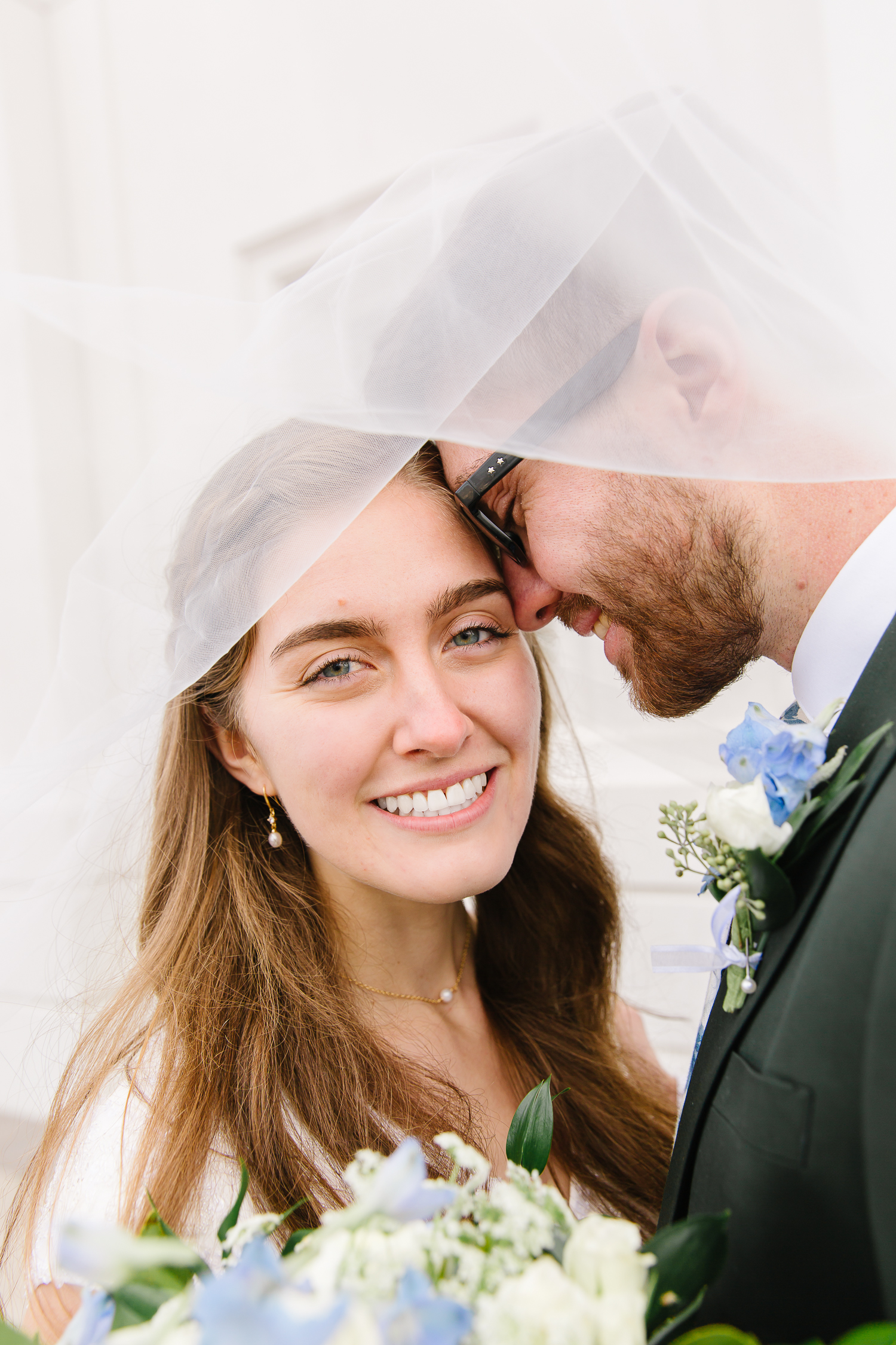 Utah Temple Photographer | Utah Wedding PhotographerLDS temple weddings l Wedding inspiration l Wedding bouquets l Wedding rings l Wedding day l Brigham City Temple l Wedding reception inspiration l What to wear on your wedding day l Leianne Phillips Photography