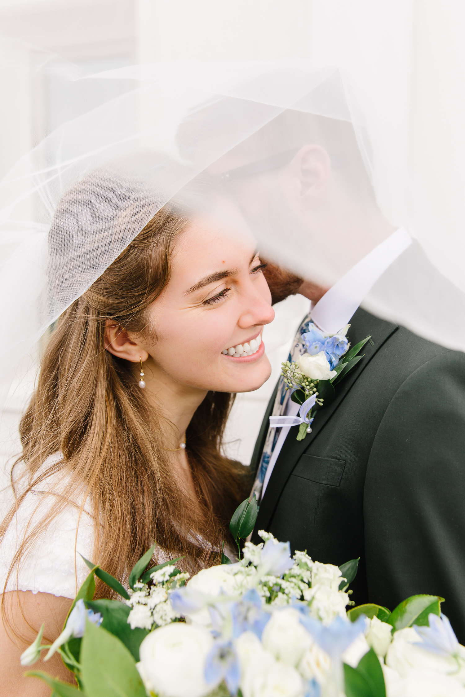 Utah Temple Photographer | Utah Wedding PhotographerLDS temple weddings l Wedding inspiration l Wedding bouquets l Wedding rings l Wedding day l Brigham City Temple l Wedding reception inspiration l What to wear on your wedding day l Leianne Phillips Photography