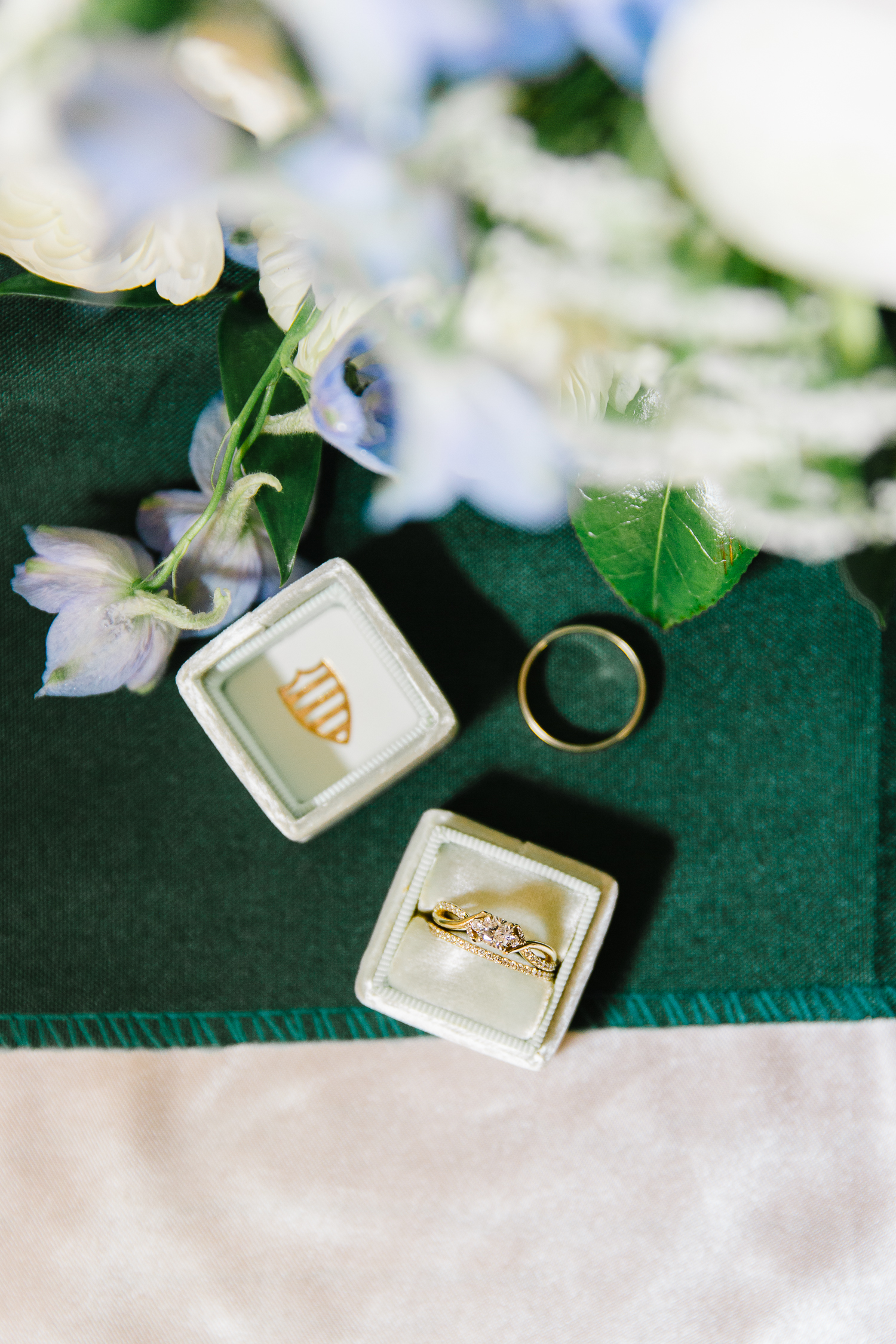 Utah Temple Photographer | Utah Wedding PhotographerLDS temple weddings l Wedding inspiration l Wedding bouquets l Wedding rings l Wedding day l Brigham City Temple l Wedding reception inspiration l What to wear on your wedding day l Leianne Phillips Photography
