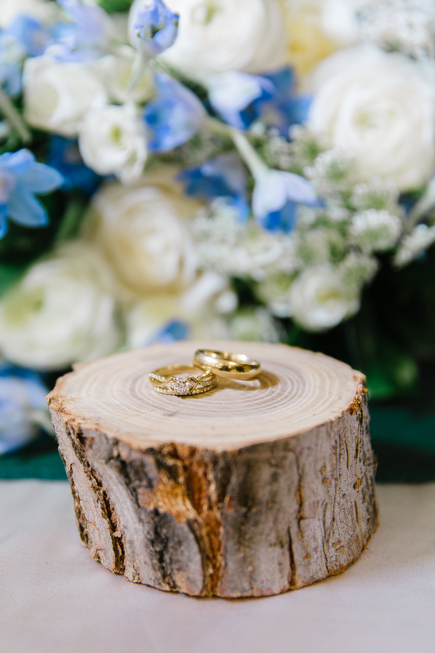 Utah Temple Photographer | Utah Wedding PhotographerLDS temple weddings l Wedding inspiration l Wedding bouquets l Wedding rings l Wedding day l Brigham City Temple l Wedding reception inspiration l What to wear on your wedding day l Leianne Phillips Photography
