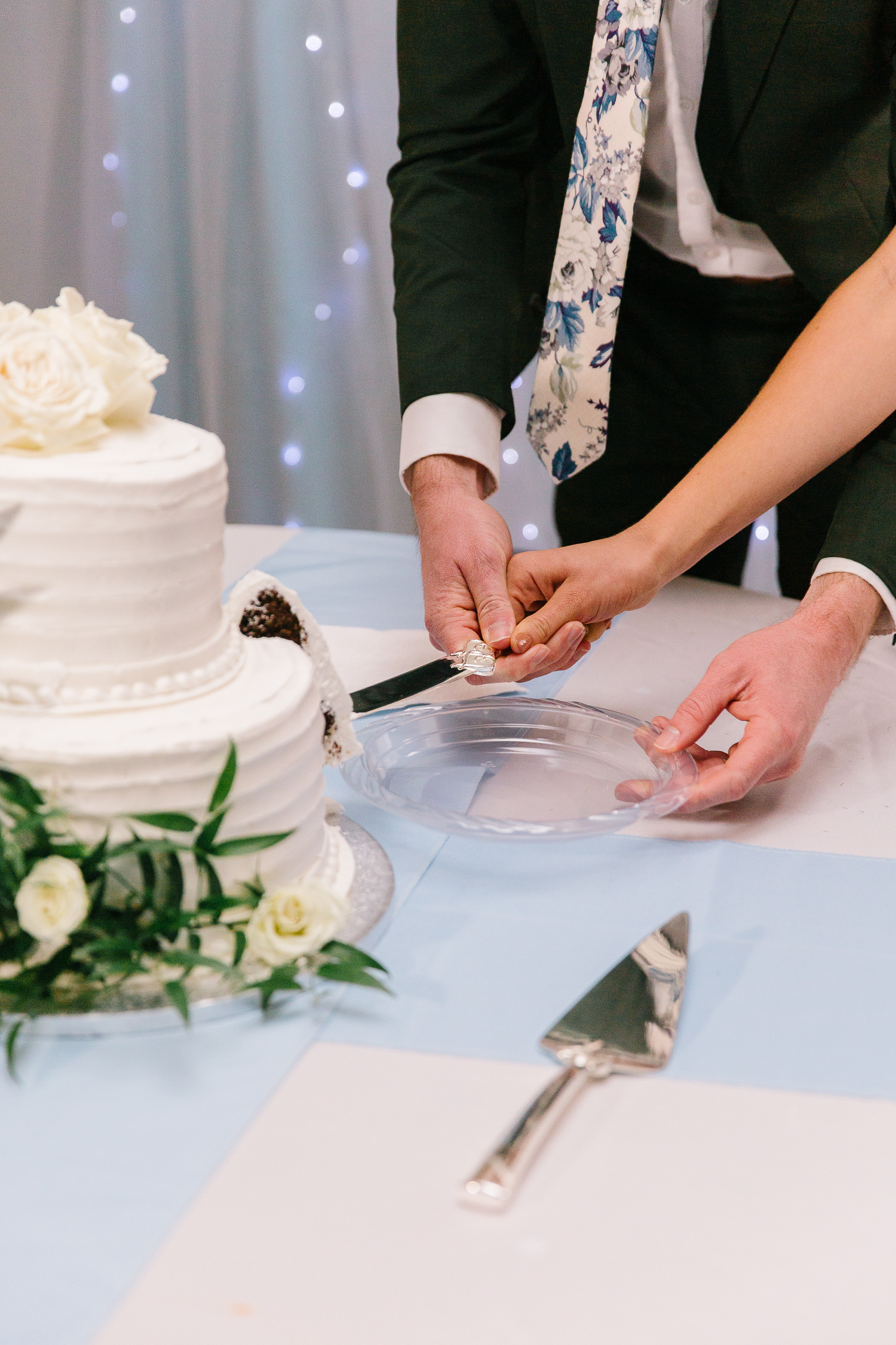 Utah Temple Photographer | Utah Wedding PhotographerLDS temple weddings l Wedding inspiration l Wedding bouquets l Wedding rings l Wedding day l Brigham City Temple l Wedding reception inspiration l What to wear on your wedding day l Leianne Phillips Photography
