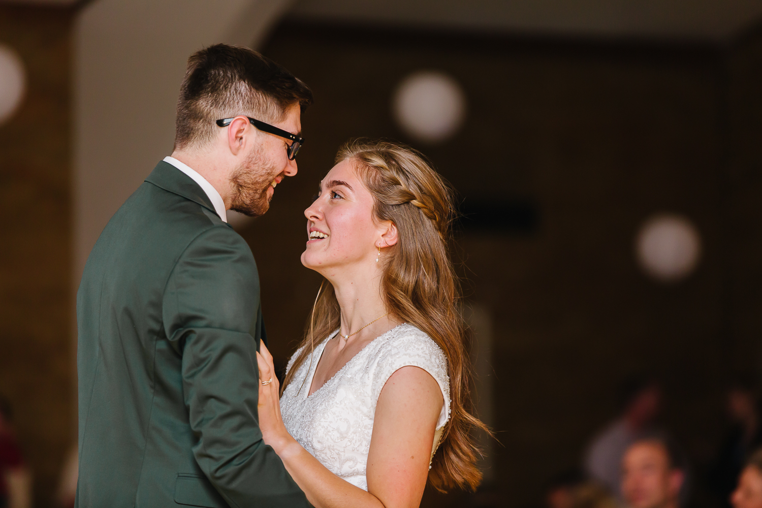 Utah Temple Photographer | Utah Wedding PhotographerLDS temple weddings l Wedding inspiration l Wedding bouquets l Wedding rings l Wedding day l Brigham City Temple l Wedding reception inspiration l What to wear on your wedding day l Leianne Phillips Photography